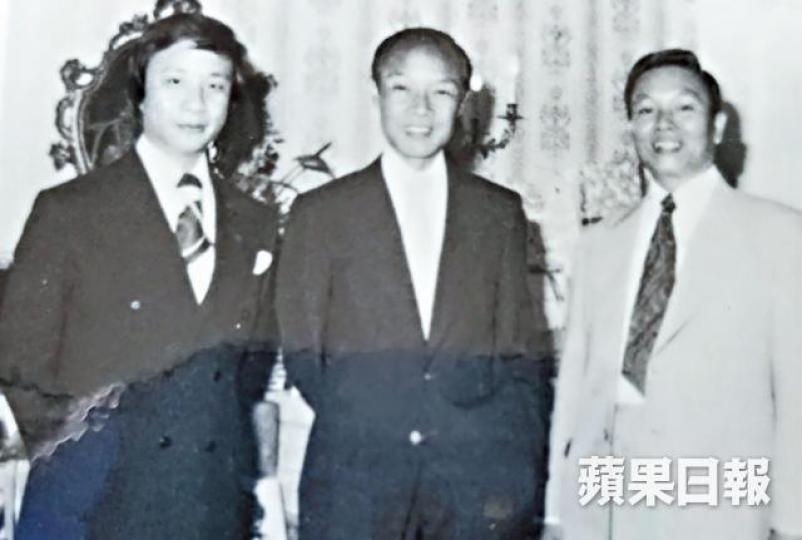 ■張天生與新鴻基證券創辦人馮景禧及其弟合照。 ■張天生與新鴻基證券創辦人馮景禧及其弟合照。