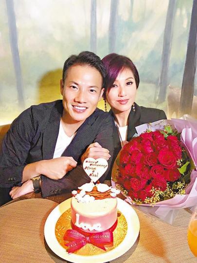 ■千嬅和丁子高日前慶祝結婚周年,當中未見囝囝現身。微博圖片 ■千嬅和丁子高日前慶祝結婚周年,當中未見囝囝現身。微博圖片
