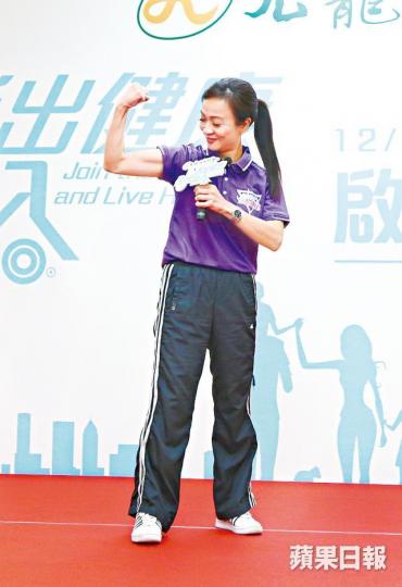 ■陳凱欣昨在「造勢會」騷肌肉。陳善南攝 ■陳凱欣昨在「造勢會」騷肌肉。陳善南攝