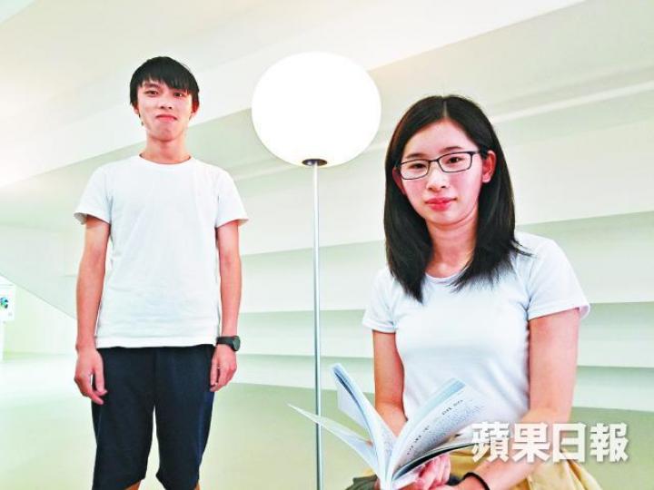 ■今屆兩名DSE探花蔡浚希(左)及陳懿晴(右)獲中大中文系取錄。 ■今屆兩名DSE探花蔡浚希(左)及陳懿晴(右)獲中大中文系取錄。
