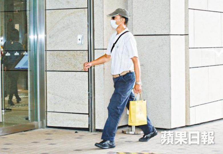 ■司機鄒力勝涉在的士偷拍女乘客餵人奶,案件11月審訊。李潤芳攝 ■司機鄒力勝涉在的士偷拍女乘客餵人奶,案件11月審訊。李潤芳攝
