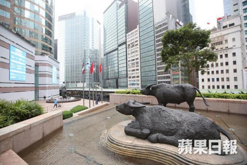■香港現時最令人憂心的是,指數上嚴重向金融和地產傾斜。 資料圖片 ■香港現時最令人憂心的是,指數上嚴重向金融和地產傾斜。 資料圖片