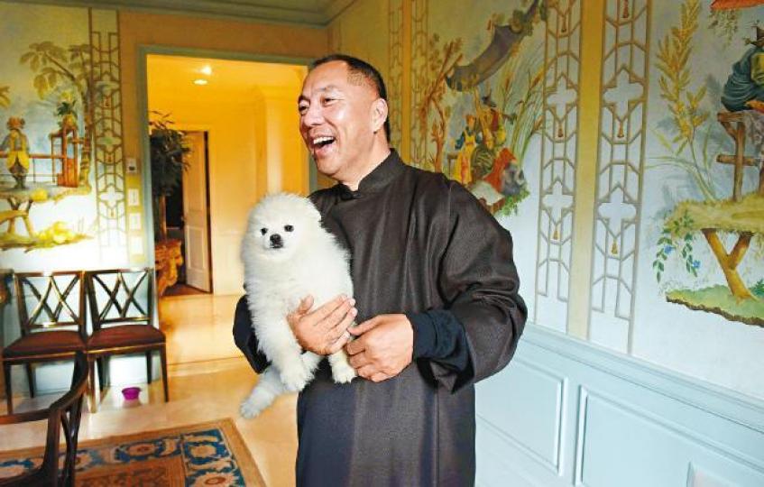 ■流亡美國的郭文貴遭國際刑警發出「紅色通緝令」。資料圖片■郭氏家族聲稱與阿布扎比主權基金有生意來往。
