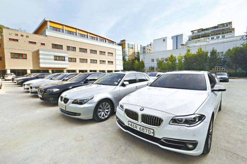 ■南韓宣布禁止2萬輛未作安全檢查的寶馬車行駛。美聯社 ■南韓宣布禁止2萬輛未作安全檢查的寶馬車行駛。美聯社