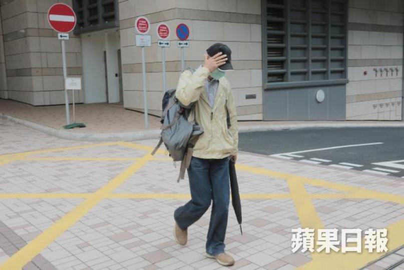 ■55歲被告強調臨近退休,不會為了一隻量杯影響事業。 ■55歲被告強調臨近退休,不會為了一隻量杯影響事業。