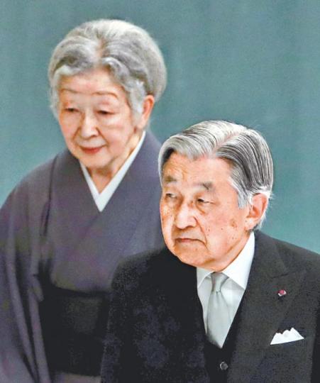 ■明仁夫婦最後一次以天皇和皇后身份出席二戰結束紀念活動。路透社 ■明仁夫婦最後一次以天皇和皇后身份出席二戰結束紀念活動。路透社