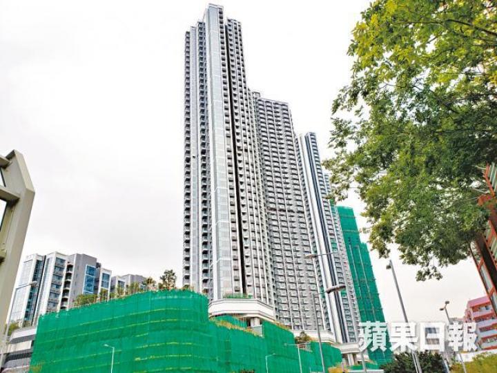 ■新地旗下深水埗匯璽II相隔八個月重啟銷售,加推119伙。■莊士中國位於屯門業旺路的新盤命名為弦海。何耀勤攝 ■新地旗下深水埗匯璽II相隔八個月重啟銷售,加推119伙。■莊士中國位於屯門業旺路的新盤命名為弦海。何耀勤攝