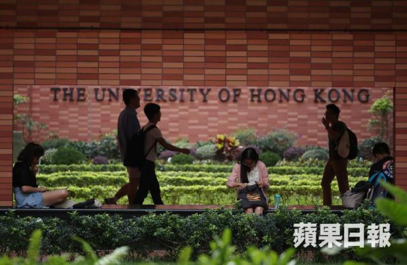 ■Kelvin稱用上香港大學標誌的信紙,並表示他們是一群學生,成功向政府套取資料。資料圖片 ■Kelvin稱用上香港大學標誌的信紙,並表示他們是一群學生,成功向政府套取資料。資料圖片