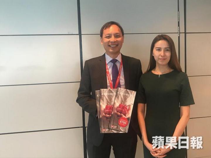 ■滙豐香港退休金主管葉士奇(左)。 ■滙豐香港退休金主管葉士奇(左)。