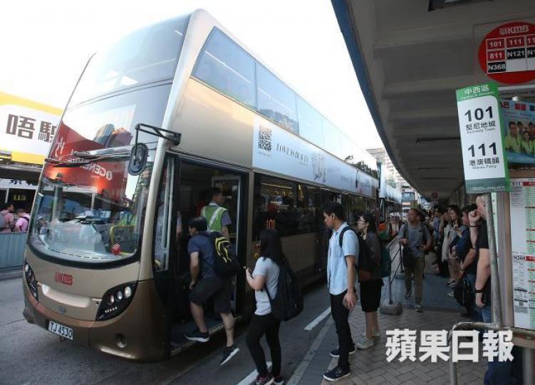 ■九巴半年稅後盈利1.9億元,同比大減39%。資料圖片 ■九巴半年稅後盈利1.9億元,同比大減39%。資料圖片