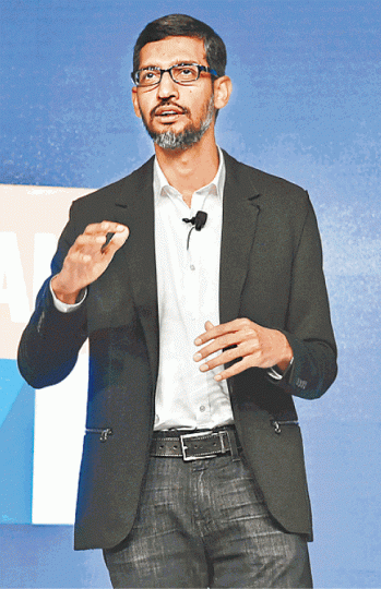 ■Google行政總裁Sundar Pichai對員工稱「蜻蜓」計劃只是試驗性質。■ Pichai(左)去年在中國出席世界互聯網大會。 ■Google行政總裁Sundar Pichai對員工稱「蜻蜓」計劃只是試驗性質。■ Pichai(左)去年在中國出席世界互聯網大會。