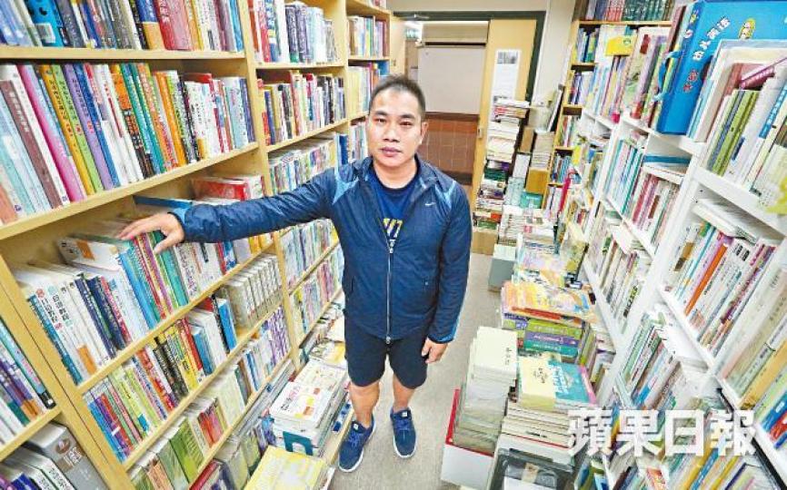 ■老闆馮錦源難捨「國風堂」,但為維持生計逼不得已要結束書店。張志華攝 ■老闆馮錦源難捨「國風堂」,但為維持生計逼不得已要結束書店。張志華攝