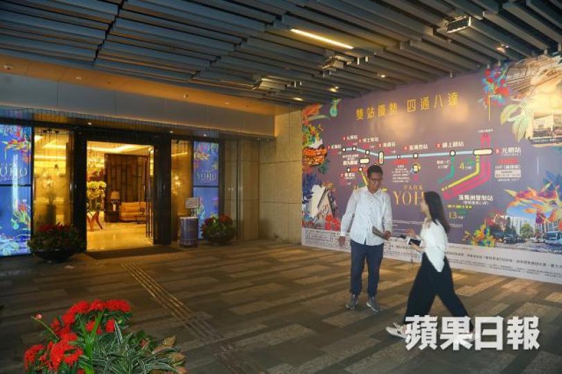 ■Milano昨沽12伙，銷售現場買家及地產代理稀少。彭大偉攝