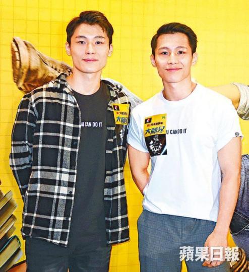 ■湯君慈(右)和湯君耀表示父親湯鎮業對二人演出讚好。 ■湯君慈(右)和湯君耀表示父親湯鎮業對二人演出讚好。