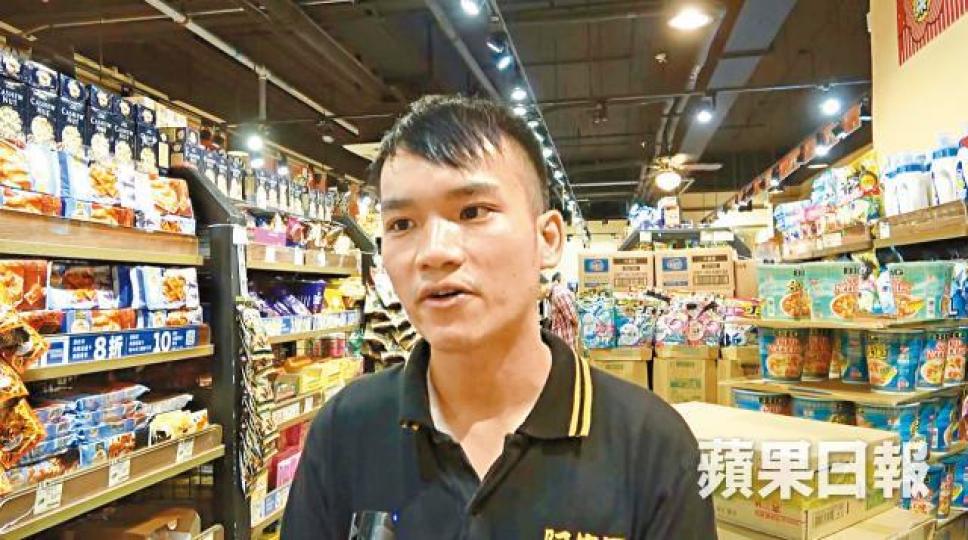 ■759阿信屋資深店員發仔讚揚林偉駿是位好老闆。 ■759阿信屋資深店員發仔讚揚林偉駿是位好老闆。