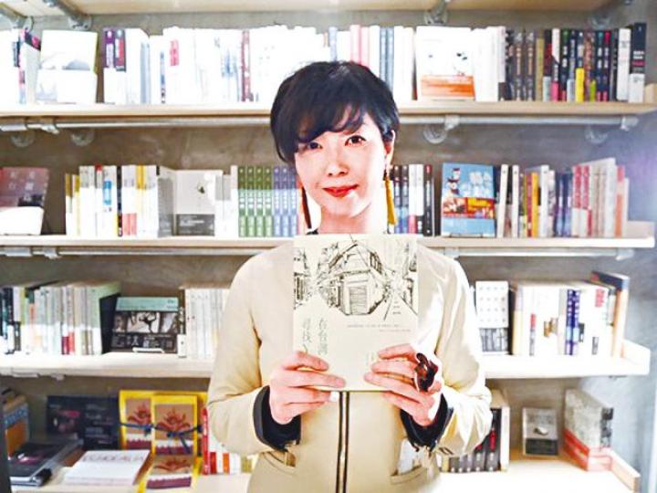 日本女作家栖來光。互聯網剝皮寮是著名的旅客打卡熱點。台灣《蘋果日報》 日本女作家栖來光。互聯網剝皮寮是著名的旅客打卡熱點。台灣《蘋果日報》