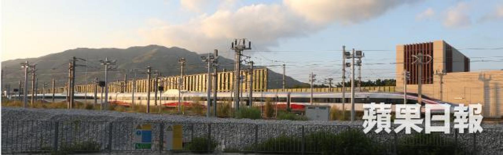 高鐵香港段可望在9月22日舉行通車儀式,列車會由西九龍總站開往廣州南站再返香港,翌日正式營運。 高鐵香港段可望在9月22日舉行通車儀式,列車會由西九龍總站開往廣州南站再返香港,翌日正式營運。