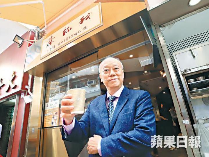 馮志堅打算在香港及大灣區大展拳腳,兩年內開50至100間「我杯茶」。除了奶茶以外,亦有鴛鴦、鮮牛蛋治等其他食品出售。「我杯茶」專賣奶茶,平均日賣400至500杯。 馮志堅打算在香港及大灣區大展拳腳,兩年內開50至100間「我杯茶」。除了奶茶以外,亦有鴛鴦、鮮牛蛋治等其他食品出售。「我杯茶」專賣奶茶,平均日賣400至500杯。