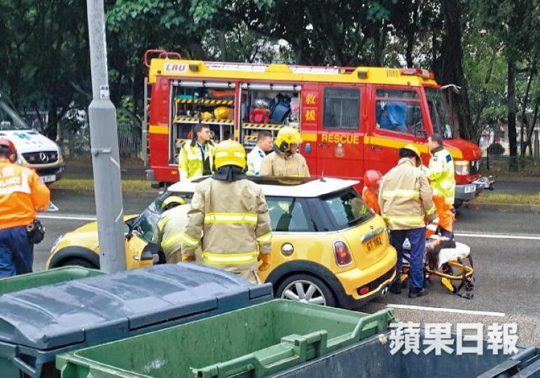 許妻黃秀芬案發當日由消防員從車內救出,惜送院後不治。被告情婦Shara Lee 許妻黃秀芬案發當日由消防員從車內救出,惜送院後不治。被告情婦Shara Lee
