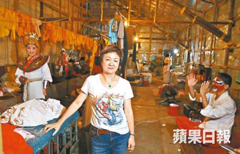 潮劇團班主柯太說觀眾愛看傳統劇目,懷念舊時日子。拜神是盂蘭勝會重要環節,宗教儀式有超渡孤魂、淨化社區之意。 潮劇團班主柯太說觀眾愛看傳統劇目,懷念舊時日子。拜神是盂蘭勝會重要環節,宗教儀式有超渡孤魂、淨化社區之意。