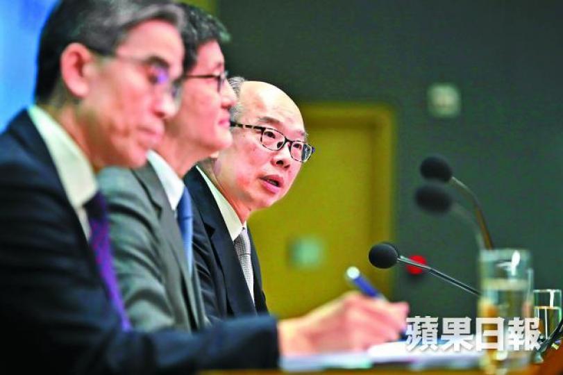 運房局長陳帆(右)昨聯同港鐵代表召開記者會交代高鐵營運細節。何柏佳攝 運房局長陳帆(右)昨聯同港鐵代表召開記者會交代高鐵營運細節。何柏佳攝