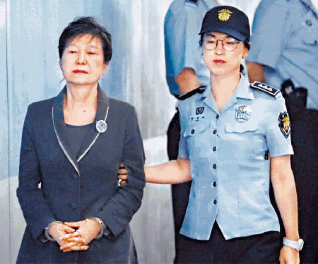 貪污及濫權案二審宣判,朴槿惠被加監至25年。資料圖片 貪污及濫權案二審宣判,朴槿惠被加監至25年。資料圖片