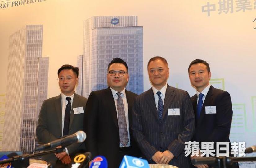 富力董事長李思廉(右二)。譚德潤攝 富力董事長李思廉(右二)。譚德潤攝