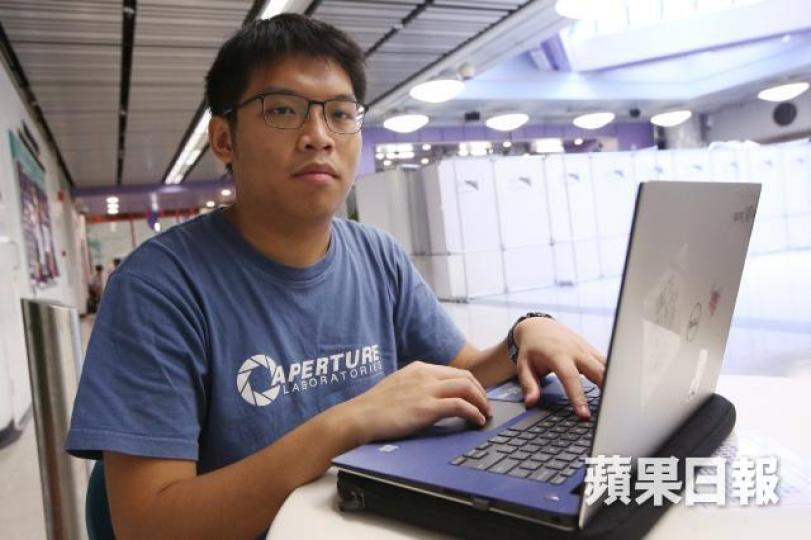 Gary今年考入城大，曾被以言入罪的他，表明不再上高登。陳善南攝2014年立會審議東北發展撥款，Gary在高登發佈「衝擊立法會指南」被控。