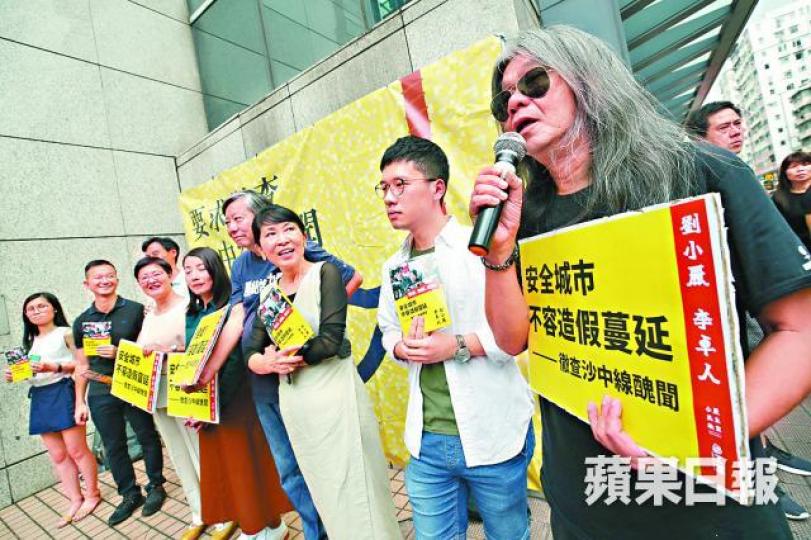 梁國雄(右)考慮下周三報案,促警方查梁振英是否涉沙中綫造假醜聞。謝榮耀攝 梁國雄(右)考慮下周三報案,促警方查梁振英是否涉沙中綫造假醜聞。謝榮耀攝