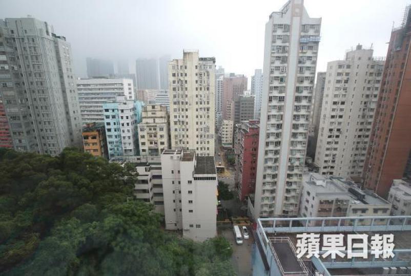 面對外地資金瘋狂炒賣本物業,香港政府是否可以效法其他西方國家,出招阻止外國人到當地買住宅? 資料圖片 面對外地資金瘋狂炒賣本物業,香港政府是否可以效法其他西方國家,出招阻止外國人到當地買住宅? 資料圖片