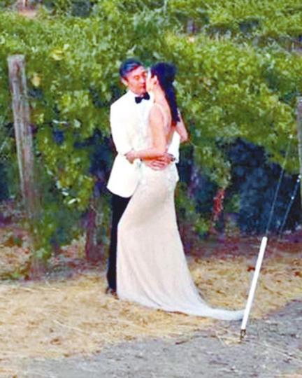 樂基兒慶祝結婚周年紀念,重播婚禮片段。互聯網圖片樂基兒 樂基兒慶祝結婚周年紀念,重播婚禮片段。互聯網圖片樂基兒