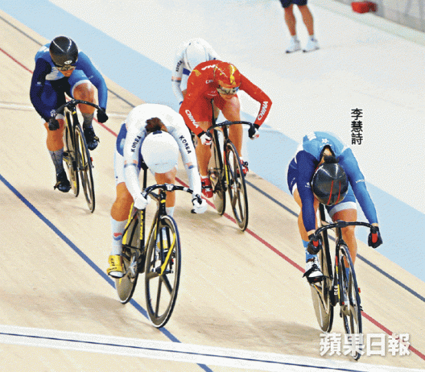 衝線一刻,李慧詩力壓南韓車手首先過終點。 衝線一刻,李慧詩力壓南韓車手首先過終點。
