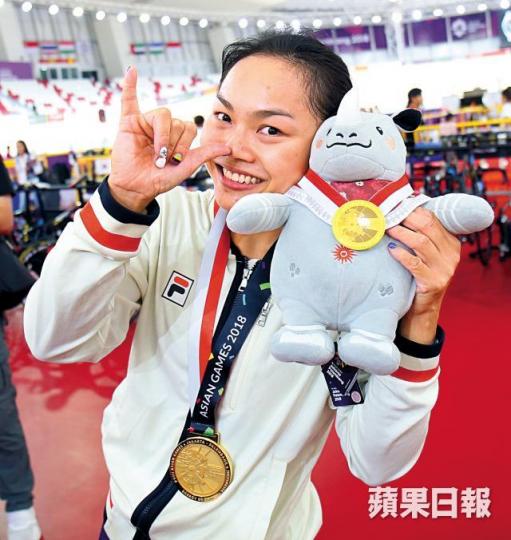 李慧詩昨勇奪亞運單車凱林賽金牌後興奮不已。禤家民攝 李慧詩昨勇奪亞運單車凱林賽金牌後興奮不已。禤家民攝