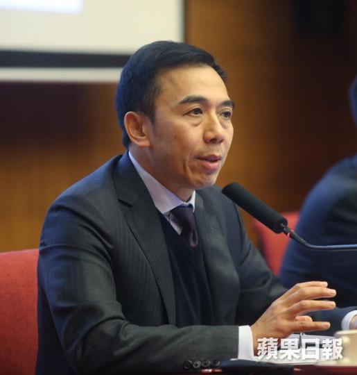 馮永業案發時時任經濟發展及勞工局副秘書長,曾參與審批航空公司內地航班經營權,及新舊直升機坪用途和擴建政策。資料圖片
馮永業案發時時任經濟發展及勞工局副秘書長,曾參與審批航空公司內地航班經營權,及新舊直升機坪用途和擴建政策。資料圖片
