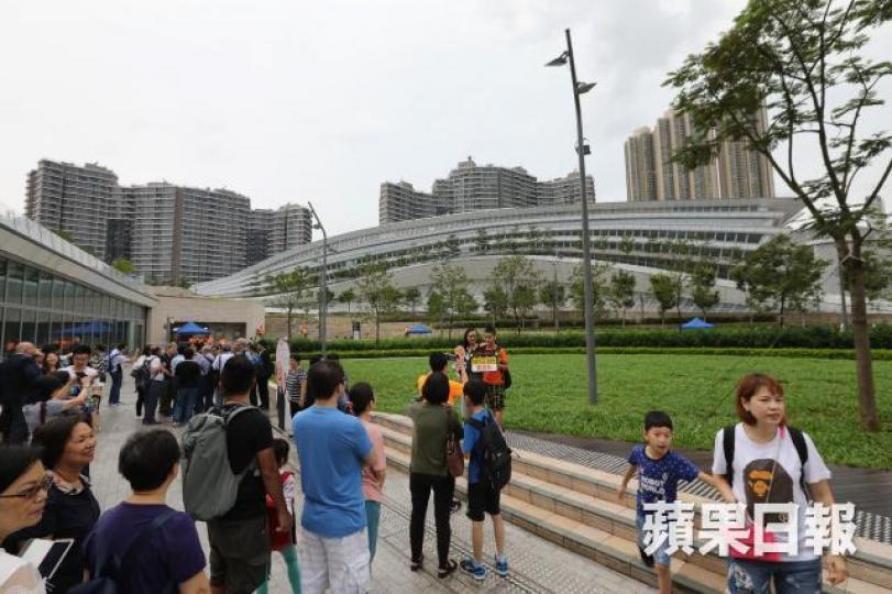 西九龍站保安及車站營運外判商,被指要求外判員工簽「不平等合約」。 西九龍站保安及車站營運外判商,被指要求外判員工簽「不平等合約」。