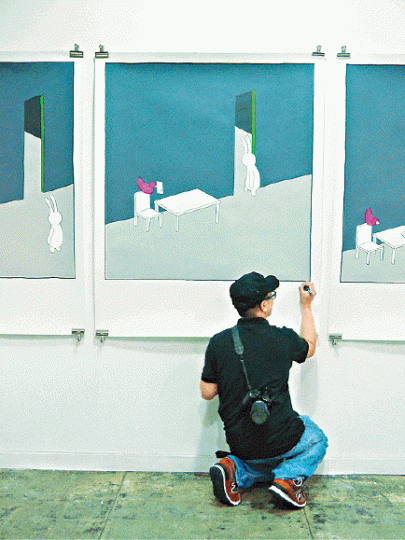 港產藝術家Mr. Clement於2012年出席洛杉磯Toy Art Gallery。互聯網 港產藝術家Mr. Clement於2012年出席洛杉磯Toy Art Gallery。互聯網