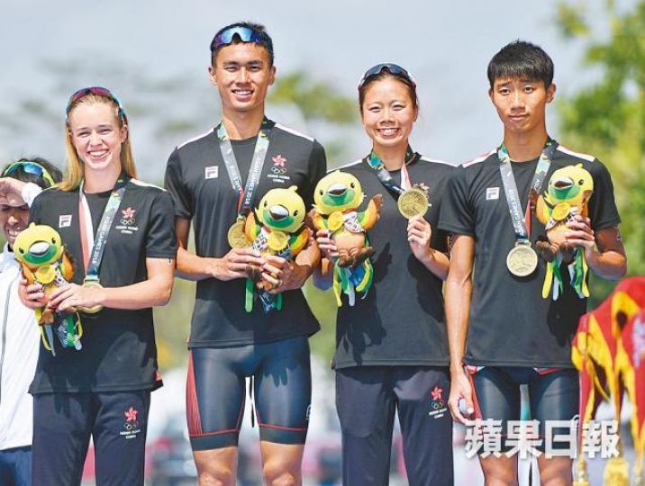 港隊昨在三項鐵人混合接力賽奪得銅牌,總成績於獎牌榜排第13。 港隊昨在三項鐵人混合接力賽奪得銅牌,總成績於獎牌榜排第13。