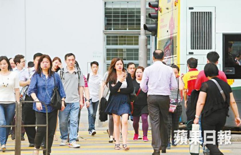 港股風高浪急,打工仔想穩陣,宜將部份MPF供款轉移至貨幣市場基金。資料圖片 港股風高浪急,打工仔想穩陣,宜將部份MPF供款轉移至貨幣市場基金。資料圖片