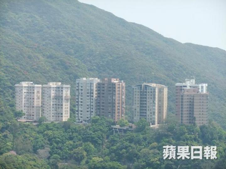 淺水灣豪宅獲承接,後排右為福慧大廈。 淺水灣豪宅獲承接,後排右為福慧大廈。