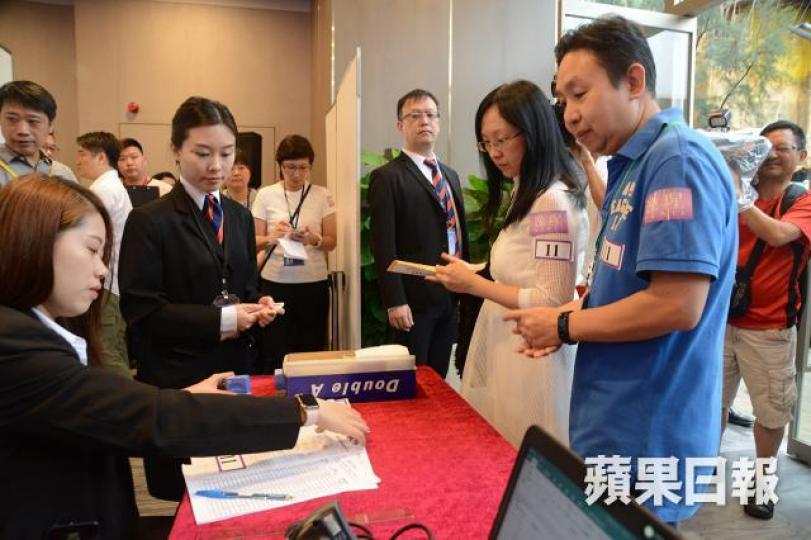 上星期某個新樓盤推售80個單位，表示不會提供高成數按揭，結果銷情慘淡。　資料圖片