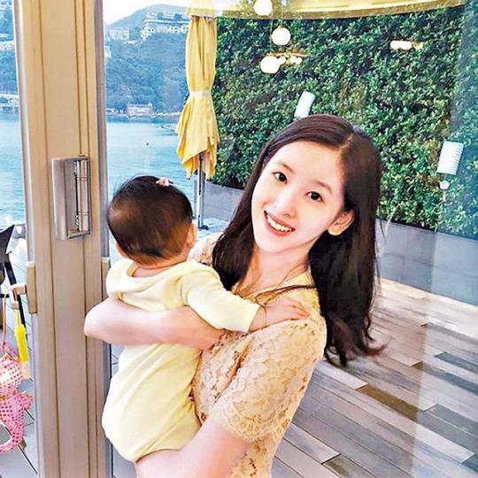 「奶茶妹妹」章澤天與劉強東婚後育有一女。 「奶茶妹妹」章澤天與劉強東婚後育有一女。