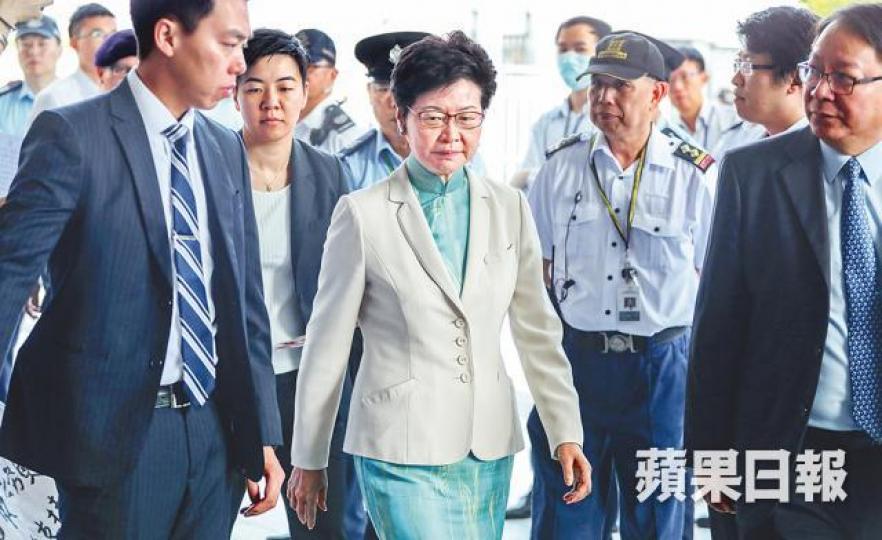 林鄭月娥不滿學生致辭時挾學生會幹事身份「播獨」。陳善南攝港大及中大學生會會長斥林鄭不理解校園言論自由的價值,她譴責學生只為製造寒蟬效應。何家達攝 林鄭月娥不滿學生致辭時挾學生會幹事身份「播獨」。陳善南攝港大及中大學生會會長斥林鄭不理解校園言論自由的價值,她譴責學生只為製造寒蟬效應。何家達攝