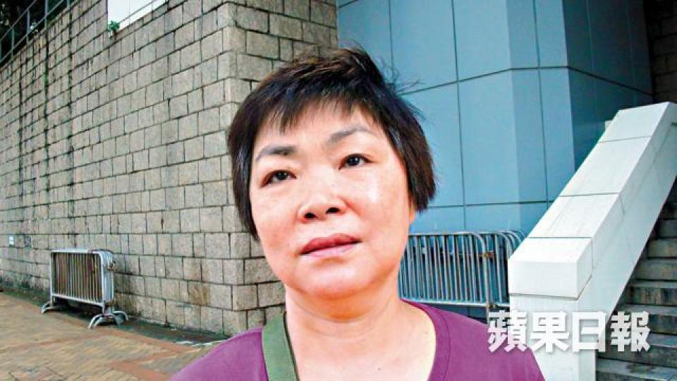 被告母親於裁決後指兒子疼錫孫女,對他犯下大錯難以置信。黃麗英攝 被告母親於裁決後指兒子疼錫孫女,對他犯下大錯難以置信。黃麗英攝