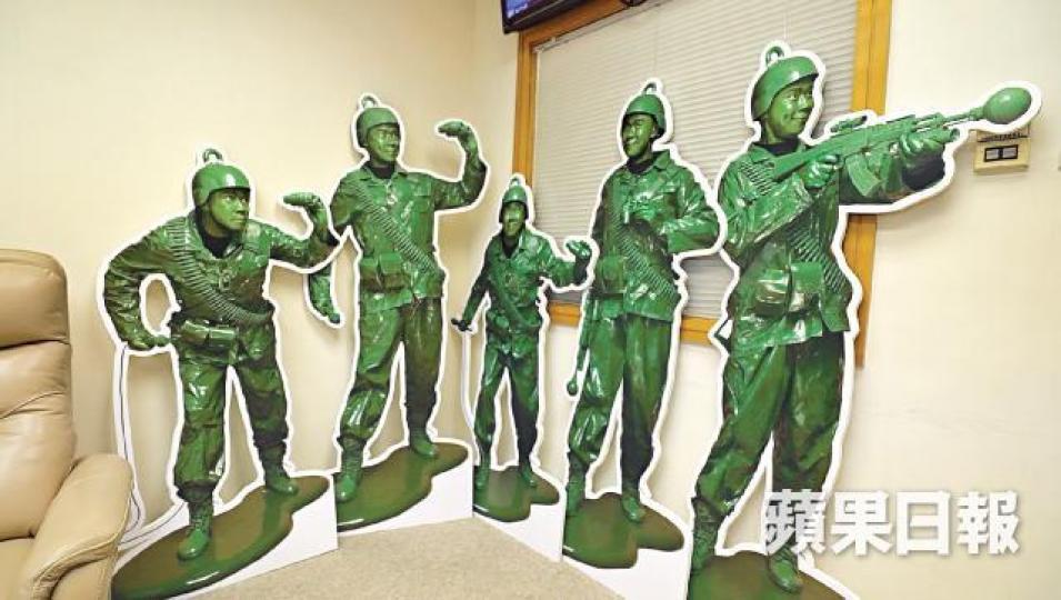 陳志雲曾以綠兵造型宣傳自己的「演嘢會」,展示玩得一面。 陳志雲曾以綠兵造型宣傳自己的「演嘢會」,展示玩得一面。