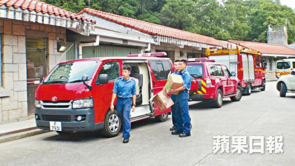 消防員昨晨續到城門郊野公園搜索失蹤吳婆婆。翁鈺輝攝 消防員昨晨續到城門郊野公園搜索失蹤吳婆婆。翁鈺輝攝