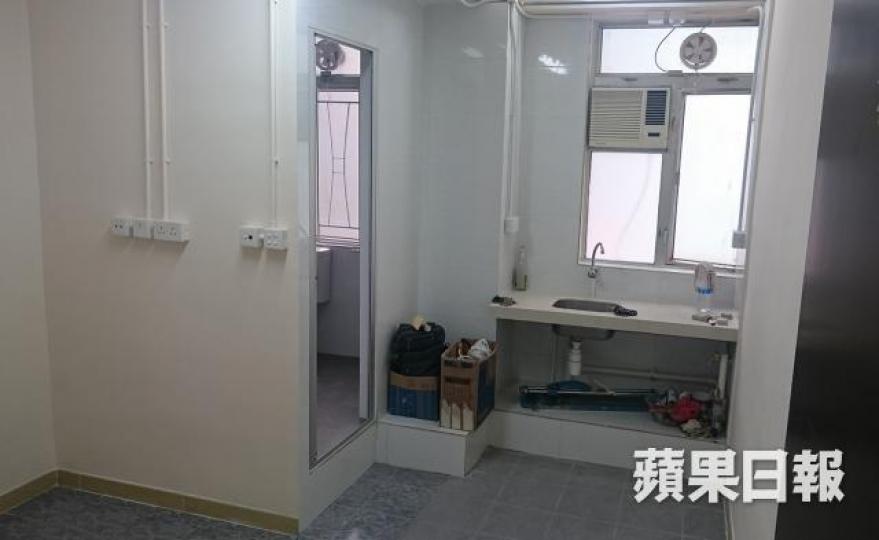 買劏房、劏工房係買唔起樓嘅另類選擇,但呢種選擇同倒錢落海冇分別。 資料圖片 買劏房、劏工房係買唔起樓嘅另類選擇,但呢種選擇同倒錢落海冇分別。 資料圖片