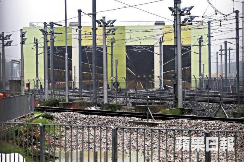 石崗車廠前晚有員工操作架空電纜開關掣時遭火屑燒傷。資料圖片 石崗車廠前晚有員工操作架空電纜開關掣時遭火屑燒傷。資料圖片