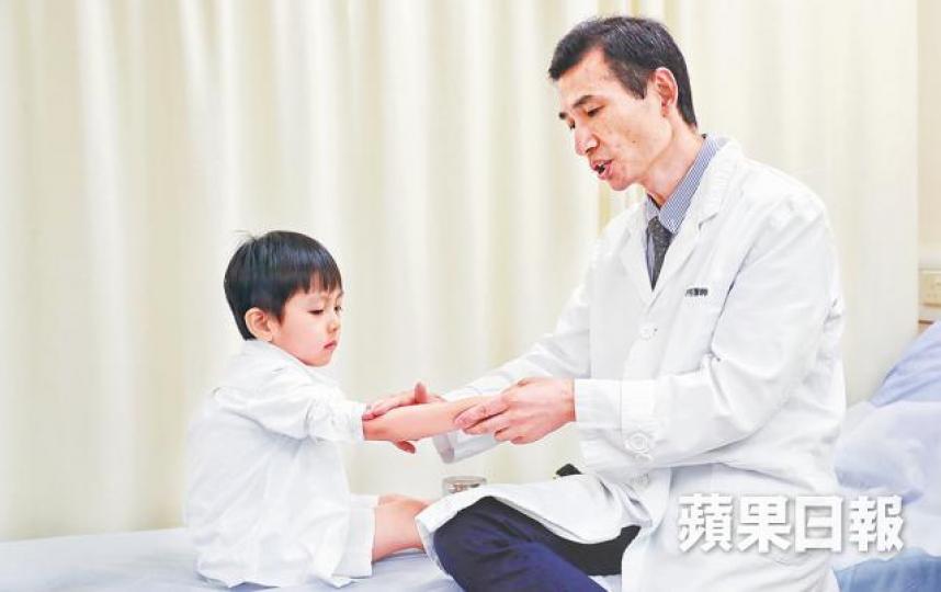 以黨參、淮山藥、法半夏、茯苓、白芥子等入藥,有助調理小朋友的虛弱體質。
以黨參、淮山藥、法半夏、茯苓、白芥子等入藥,有助調理小朋友的虛弱體質。