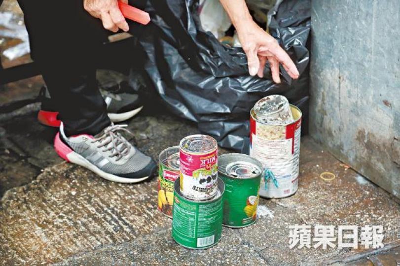 鐵罐亦是拾荒者的回收目標物。 鐵罐亦是拾荒者的回收目標物。