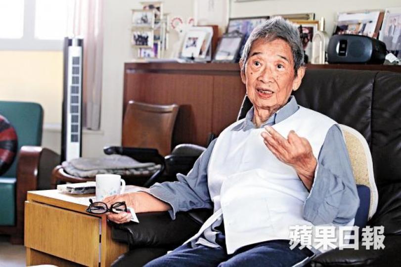 何銘思1923-2018何銘思與霍英東份屬好友,生前不時一起打網球。何銘思晚年曾與外孫女遊覽沙巴。1998年,何銘思(左)與霍英東(右)到南沙為科技園選址。何銘思妻子離世後,外孫女指他感到寂寞。 何銘思1923-2018何銘思與霍英東份屬好友,生前不時一起打網球。何銘思晚年曾與外孫女遊覽沙巴。1998年,何銘思(左)與霍英東(右)到南沙為科技園選址。何銘思妻子離世後,外孫女指他感到寂寞。